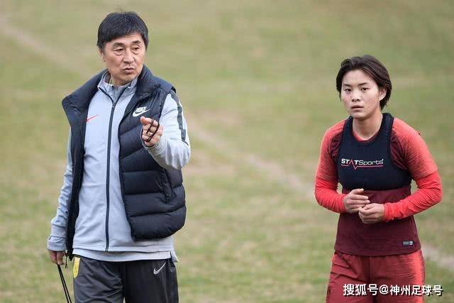 周杰伦发声支持国家身份，行动显示爱国情怀